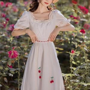 复古方领可甜可盐气质法式初恋白色长款夏很流行的学院仙女连衣裙