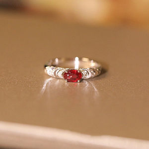 鸽血红戒指女精致时尚小巧红石设计感活口可调节指环