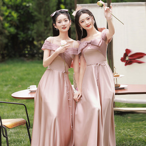 粉色缎面伴娘礼服2024新款姊妹团显瘦仙气质毕业演出服成年礼服裙