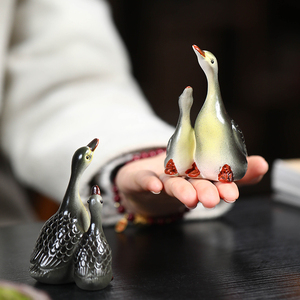 宜兴紫砂茶宠陶瓷变色天鹅雕塑工艺品茶具茶盘摆件可养情侣鹅零配