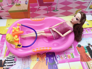芭洋比娃娃洗澡玩具套装大浴盆浴室公主喷水洗浴女孩房子配件儿童