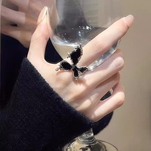 今日分享！又酷又高级的黑色蝴蝶开口戒指时尚个性轻奢高级感指环