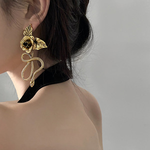 银针花朵叶子蛇形耳环韩国小众创意个性耳钉金属耳坠网红时尚耳饰