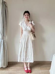法式白色刺绣V领连衣裙子女2024夏季新款收腰显瘦温柔气质长裙子