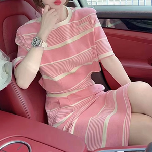 SPYB粉红色条纹连衣裙女夏新款洋气减龄收腰显瘦针织短裙两件套装