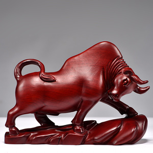 红木牛摆件红色木牛中式实木雕刻木质华尔街牛客厅装饰送礼工艺品