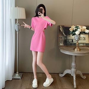 粉色休闲连衣裙2024新款女夏运动裙小众设计两侧露腰短袖T恤裙子