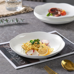 北欧菜盘家用陶瓷餐具高级感网红创意不规则盘花瓣盘深盘白色盘子