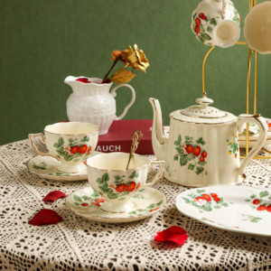 法式复古奶油色草莓欧式陶瓷描金咖啡杯碟英式下午茶红茶杯花茶杯