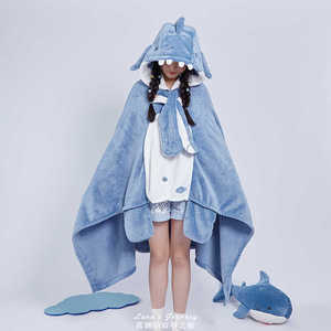 卡通鲨鱼睡衣女冬毛毯新款斗篷空调毯珊瑚绒连帽披肩可外穿家居服
