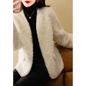 羊羔毛外套女2024新款冬季加厚绒高级感超好看小个子短款皮草上衣
