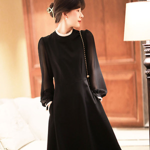 UM知性气质轻盈通透的泰丝灯笼袖春夏新款修身黑色连衣裙女中长裙