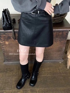DVZ黑色设计感小众半身裙女2023新款高腰显瘦百搭a字包臀pu皮短裙