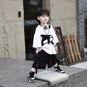 男童夏季短袖T桖2024年新款中小童韩版个性上衣宝宝小众设计体恤
