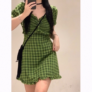 轻熟法式少女绿色格子连衣裙大码女装春夏季新款甜美收腰裙2024年