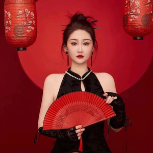 中国风舞蹈折扇走秀跳舞拍照摄影古典扇子女士汉服配饰摄影道具。