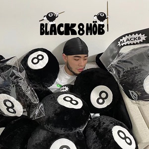 【BLACK8MOB】2021夏 黑八台球刺绣字体软毛绒抱枕玩具 靠枕靠垫