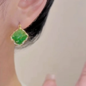 渐变色绿色水晶几何菱形耳扣小众设计感轻奢气质耳环2024年新款潮