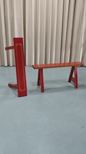 现代铁艺家用不锈钢长条凳入户不锈钢红桌椅农村加厚长椅配八仙