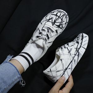 韩国潮流复古泼墨同款手绘帆布鞋女原宿学生平底脏脏鞋做旧白鞋