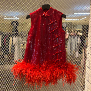 新中式红色复古盘扣连衣裙女设计感小众高端亮片羽毛拼接礼服裙子