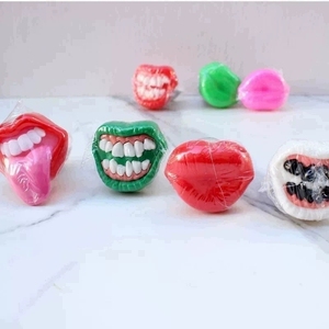 万圣节酷嘴糖牙齿糖大舌头奶嘴糖整蛊不哭糖玩具恶搞儿童糖果零食