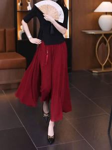 小众时尚感显瘦休闲红裙子2024年夏季新款宽松纯色复古风半身裙女