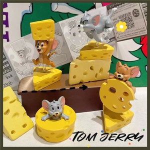 车载车内摆件猫和老鼠玩具正品盲盒奶酪汤姆蛋糕杰瑞手办桌面模型