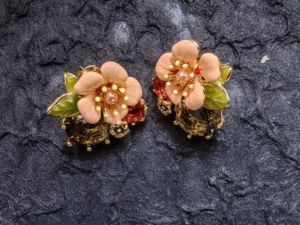 可爱甜美时尚珐琅彩釉粉花花朵绿叶水晶宝石耳钉女