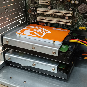 PCI硬盘架多位拓展2.5和3.5寸占用卡槽机械固态通用支架0.8钢原色