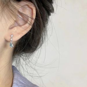 精致锆石浅蓝水滴耳钉小众设计感耳饰小巧法式气质耳环