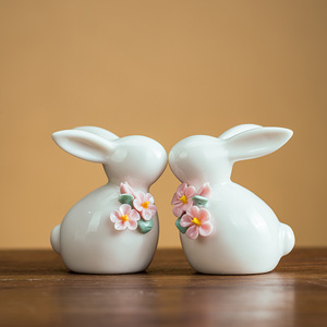 可爱迷你陶瓷樱花玉兔摆件一对结婚情侣小兔子桌面吉祥物创意礼品