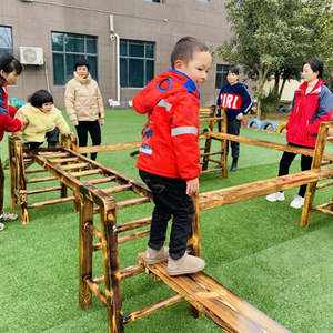 幼儿园户外碳化攀爬架安吉游戏儿童滑梯体能组合平衡训练16件套厂
