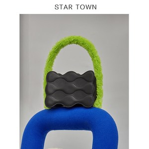 STARTOWN原创设计包包女2022秋冬新款暖呼呼毛绒包手提包女斜挎包