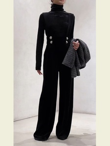 2024新款秋冬法式复古黑色上衣丝绒背带裤今年流行时尚两件套装女