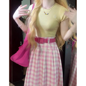 夏日多巴胺穿搭套装甜辣风黄色针织短款T恤粉色格子半身裙两件套