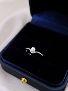V形贝珠纯银色戒指女冷淡风轻奢小众设计INS潮学生开口食指指环