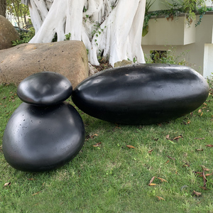 庭院地面仿真鹅卵石花盆大模型造景黑色玻璃钢扁平空心假石头摆件