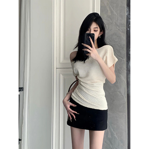 露肩上衣+黑色包臀短裙女2024年夏季新款韩版设计感纯欲套装ins潮