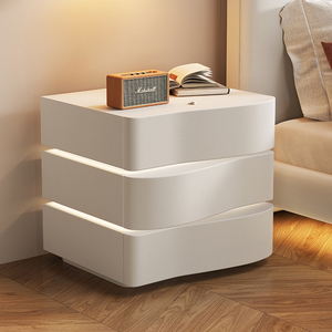 新款全实木小型奶油风床头柜现代简约创意带灯40cm卧室收纳储物柜