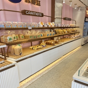 新款镀钛面包柜面包展示柜弧形中岛柜边柜商用面包架子蛋糕展示柜