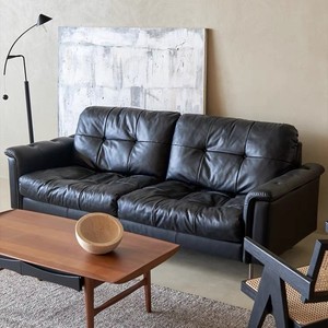 北欧复古拉扣沙发现代极简设计师客厅小户型直排式中古风真皮沙发