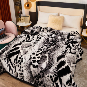 秋冬撞色豹点加厚双层毛毯被子居家卧室空调间盖毯宿舍保暖午睡毯