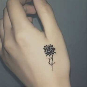 果汁纹身贴黑色玫瑰花手指纹身贴防水 女 持久小图案的遮盖疤痕