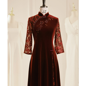 婚礼妈妈婚宴礼服气质连衣裙长袖新中式丝绒春款喜婆婆蕾丝酒红色