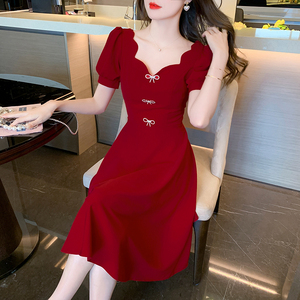 红色文艺连衣裙2024年夏季新款短袖小晚礼服裙平时可穿修身显瘦女