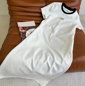 MQ~24春夏新款金属数字标装饰休闲短袖长裙撞色圆领套头连衣裙女