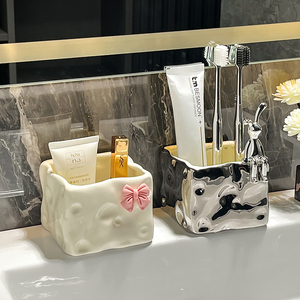 轻奢方形收纳盒化妆收纳筒简约创意置物架家用卫生浴室牙刷放置盒
