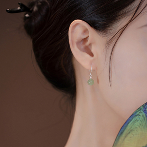 和田玉耳环小巧精致百搭耳钉2023年新款潮小众设计复古气质耳饰女