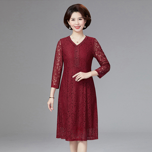 2024春夏新款中老年高档连衣裙红色蕾丝镂空妈妈喜宴礼服日常可穿